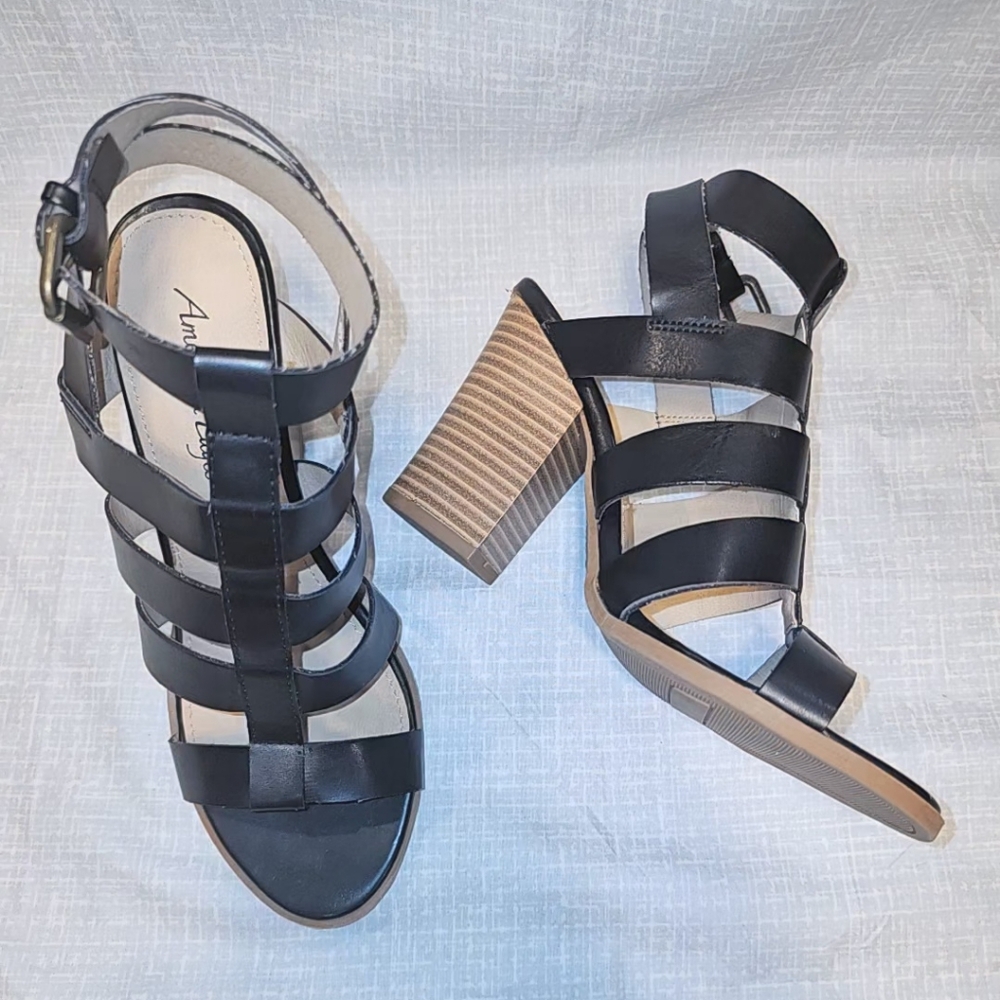 BLOCK HEEL SANDALS | American Eagle